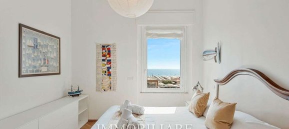 3 bedrooms Penthouse in Viareggio, Italy No. 271943 16