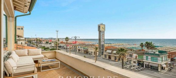 3 bedrooms Penthouse in Viareggio, Italy No. 271943 8