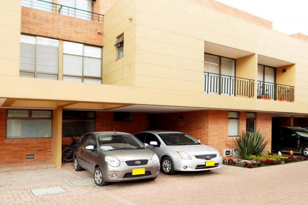 Casa de 3 dormitorios en Bogotá, Colombia No. 13465