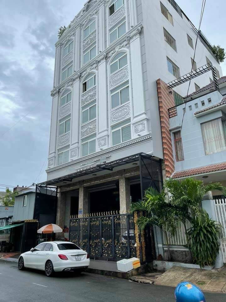 240m² Apartment in District 7, Vietnam No. 13284