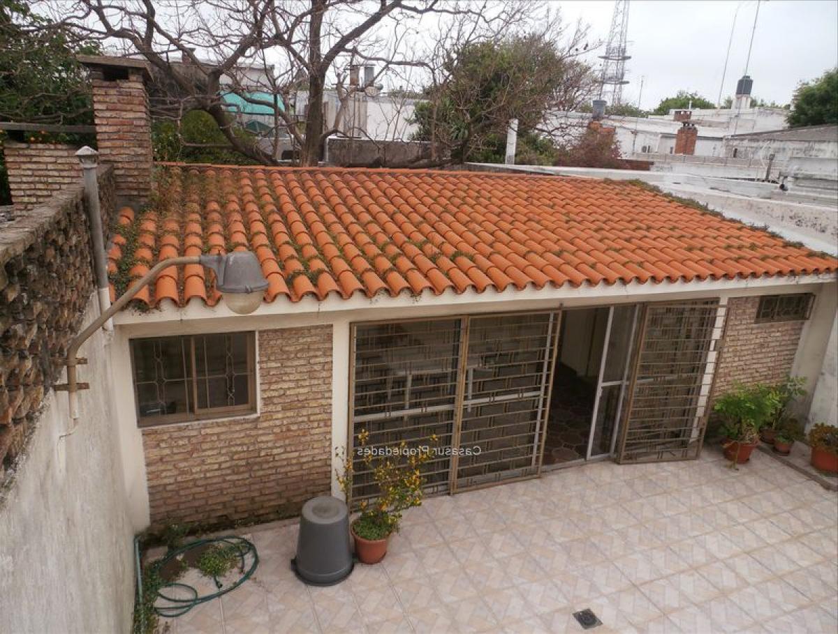 4 bedrooms House in Montevideo, Uruguay No. 1891