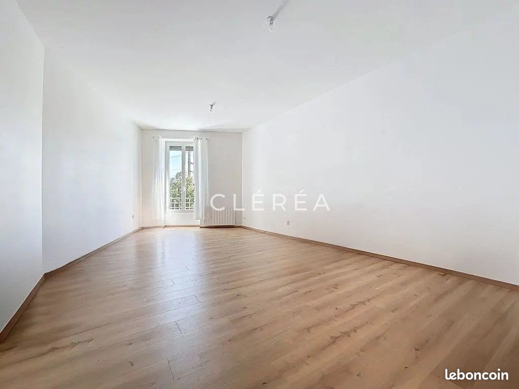 2 rooms Apartment in Lyon, France No. 341157