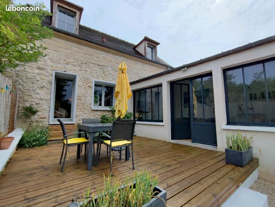 3 bedrooms House in Nesles-la-Vallee, France No. 179352