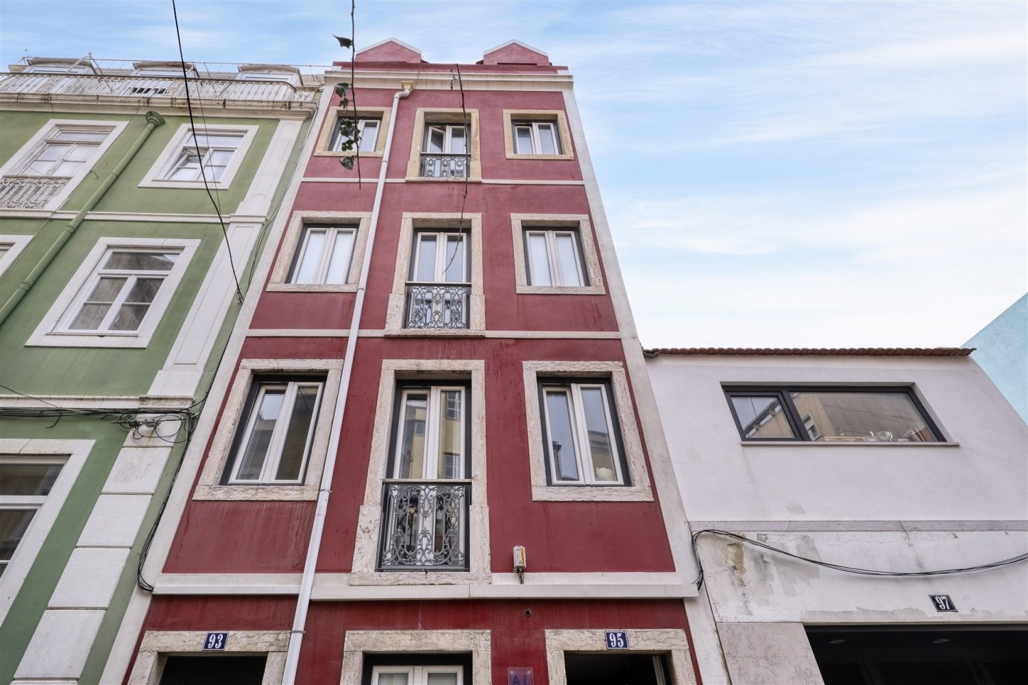 180m² Building in Lisbon, Portugal No. 89370