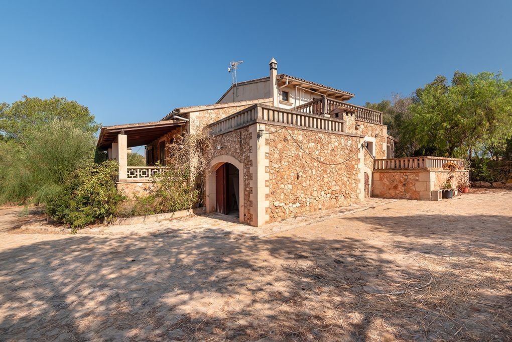 4 bedrooms Land in Campos, Spain No. 249584