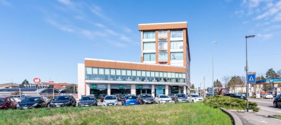 Escritório em Tradate, Italy 225 m² N.º 135302 13