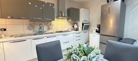 2 bedrooms Apartment in Naples, Italy No. 33963 5