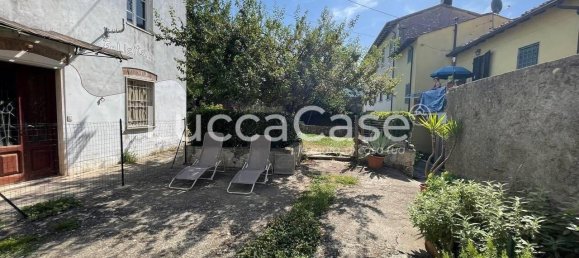 2 bedrooms House in Lucca, Italy No. 137680 2