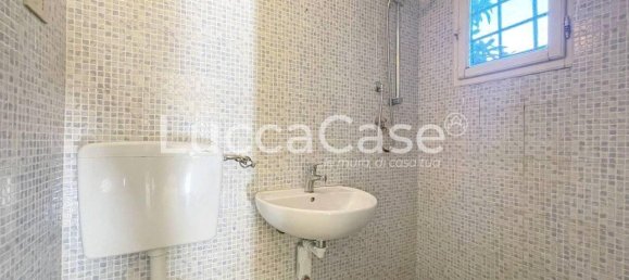 2 bedrooms House in Lucca, Italy No. 137680 17