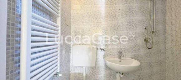 2 bedrooms House in Lucca, Italy No. 137680 16