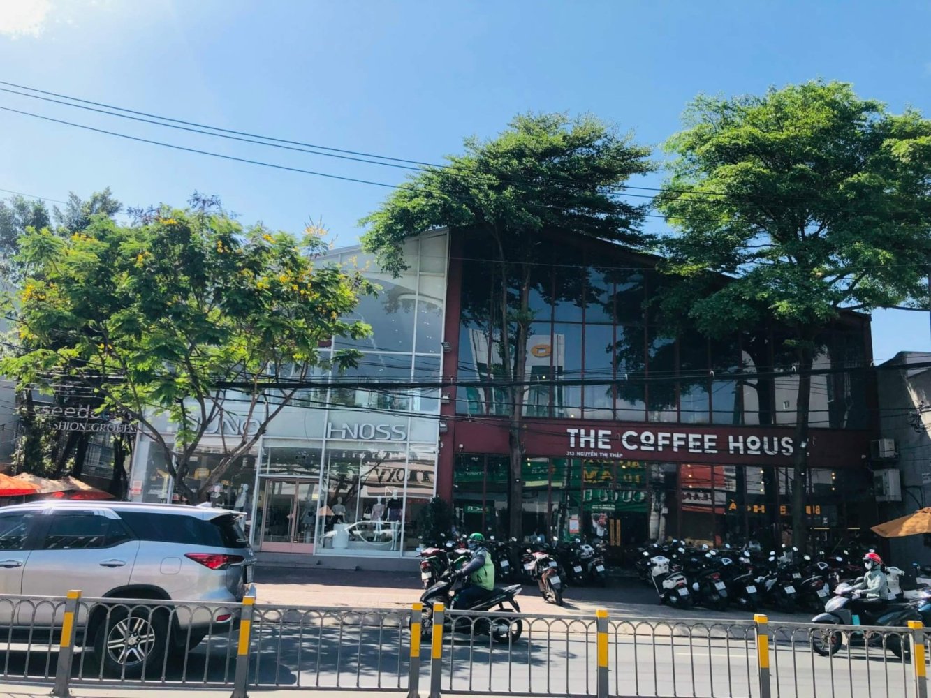 1680m² Townhouse in District 7, Vietnam No. 7282