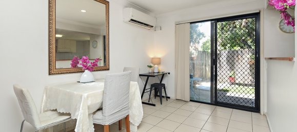 3 chambres Maison de ville à Arundel, Australia No. 873 5