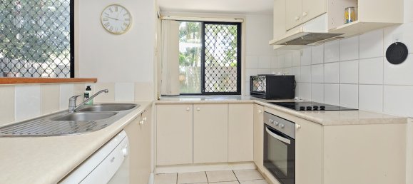 3 chambres Maison de ville à Arundel, Australia No. 873 6