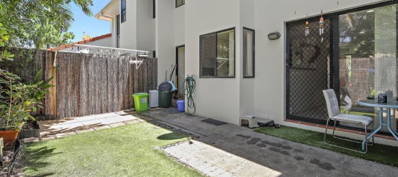 3 chambres Maison de ville à Arundel, Australia No. 873 12