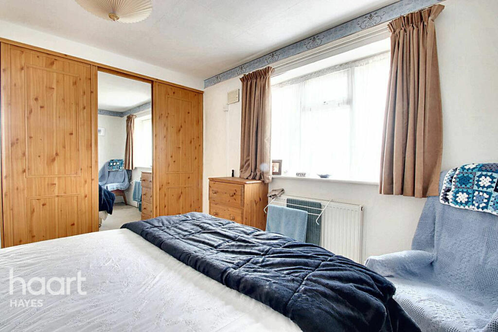 3 bedrooms House in Hayes, United Kingdom No. 5069