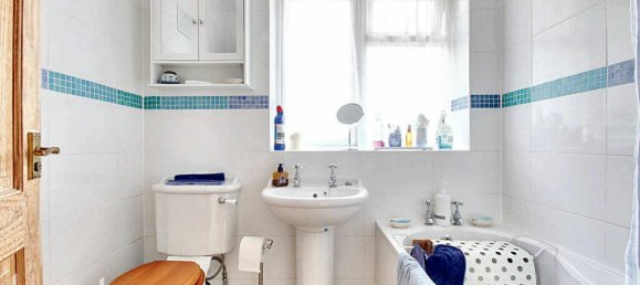 3 bedrooms House in Hayes, United Kingdom No. 5069 8