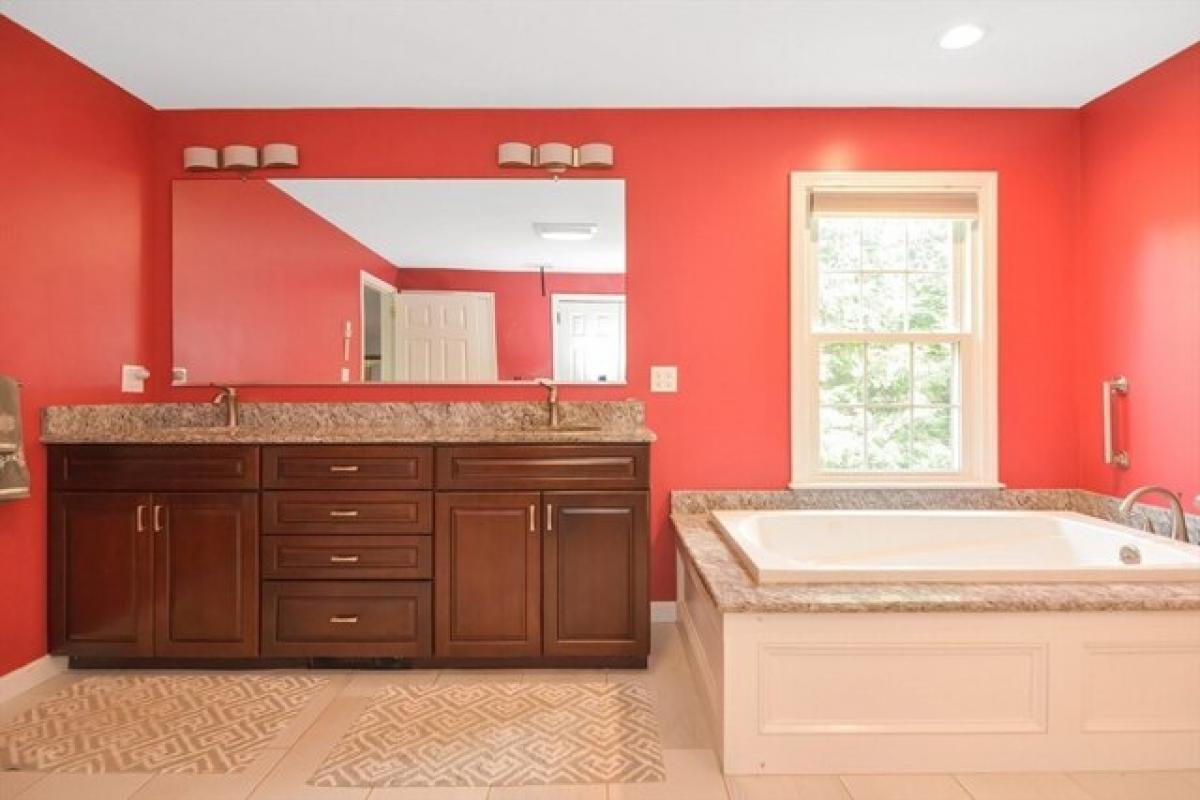 4 bedrooms House in Holliston, USA No. 376097