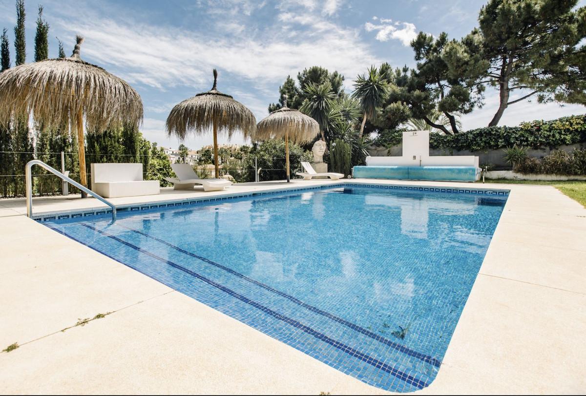 5 bedrooms Villa in Estepona, Spain No. 146046