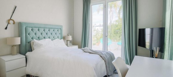 5 bedrooms Villa in Estepona, Spain No. 146046 6