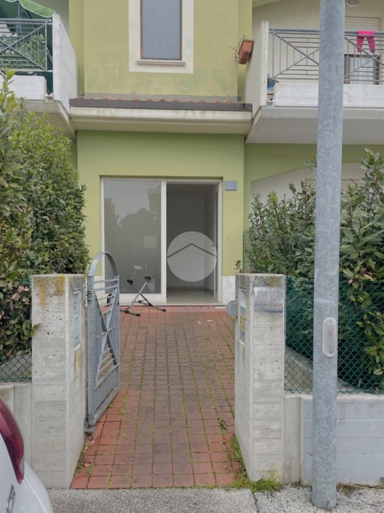 3 bedrooms Apartment in Fano, Italy No. 142816