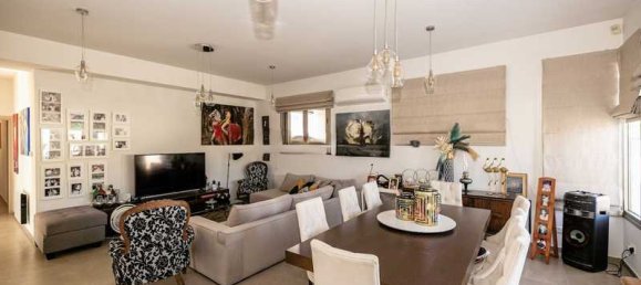 Propiedad comercial de 4 dormitorios en Aradippou, Cyprus No. 17680 14