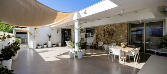 Propiedad comercial de 4 dormitorios en Aradippou, Cyprus No. 17680 9