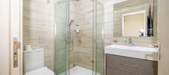 Propiedad comercial de 4 dormitorios en Aradippou, Cyprus No. 17680 16