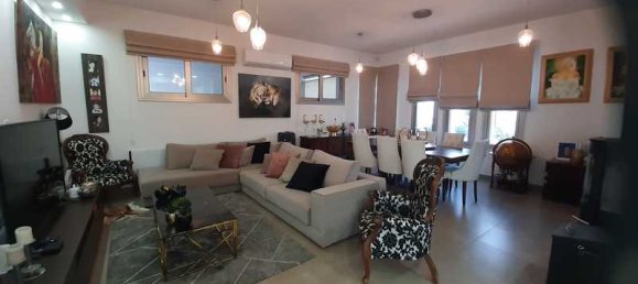 Propiedad comercial de 4 dormitorios en Aradippou, Cyprus No. 17680 4