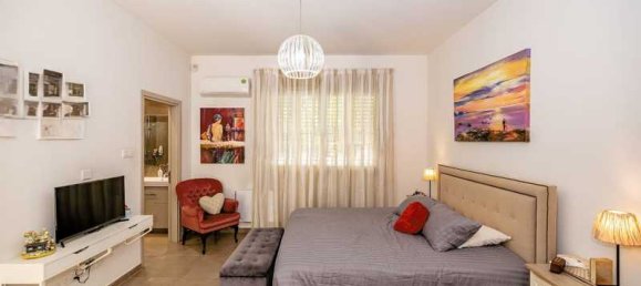 Propiedad comercial de 4 dormitorios en Aradippou, Cyprus No. 17680 10