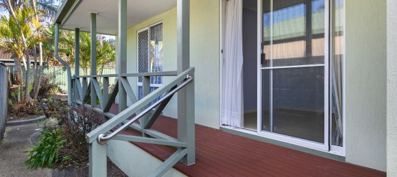 Casa de 3 dormitorios en Coombabah, Australia No. 382 2