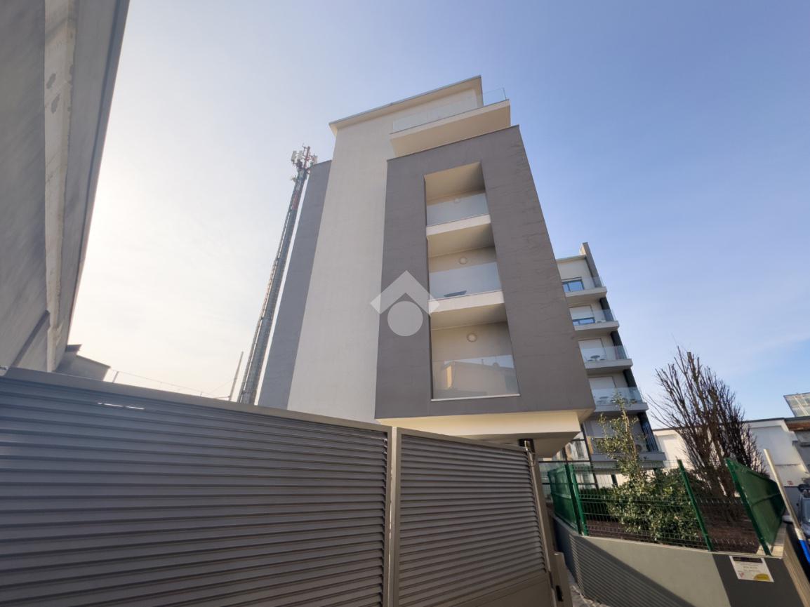 3غرفة شقة في Lissone, Italy رقم 38679