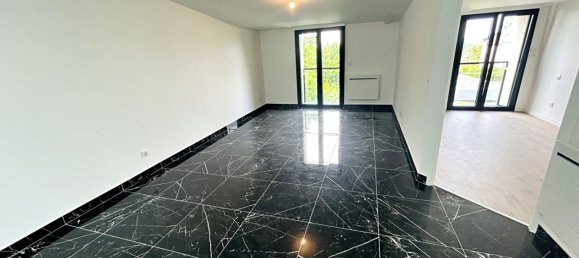 16 rooms Building in Noisy-le-Grand, France No. 173652 16