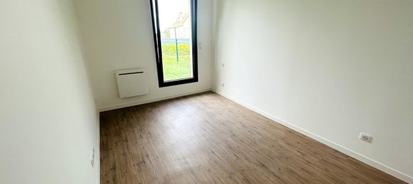 16 rooms Building in Noisy-le-Grand, France No. 173652 8