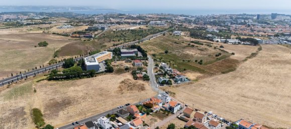 4 bedrooms Villa in Porto Salvo, Portugal No. 275765 2