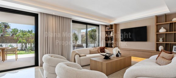 5 bedrooms Villa in Marbella, Spain No. 122951 4