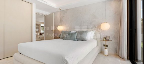 5 bedrooms Villa in Marbella, Spain No. 122951 13