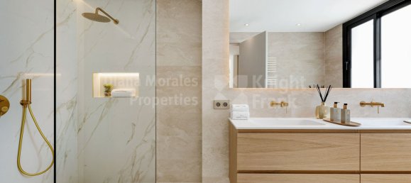 5 bedrooms Villa in Marbella, Spain No. 122951 21