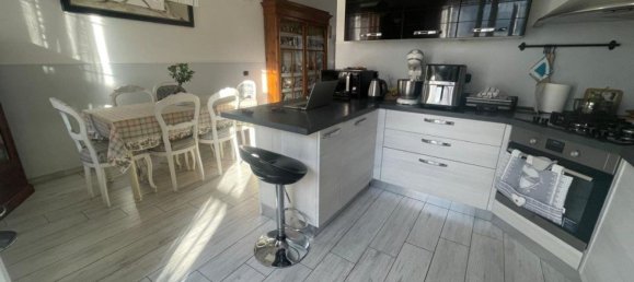 Casa de 7 habitaciónes en Carrara, Italy No. 296396 6