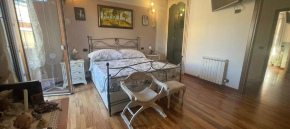 Casa de 7 habitaciónes en Carrara, Italy No. 296396 10