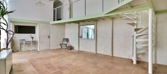 2 bedrooms Commercial property in Paris, France No. 165851 6