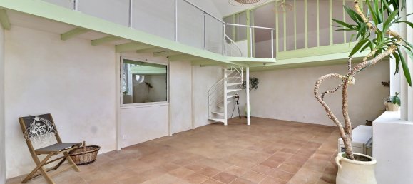 2 bedrooms Commercial property in Paris, France No. 165851 5