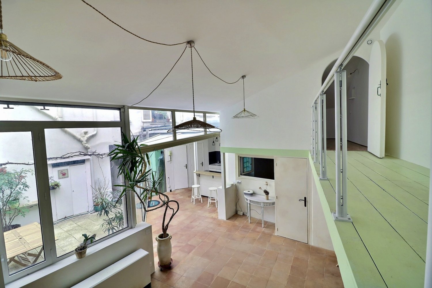 2 bedrooms Commercial property in Paris, France No. 165851