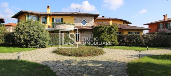 3-salle Appartement à Cuggiono, Italy No. 26779 22