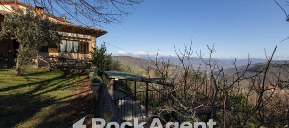 5 bedrooms Villa in Castel San Niccolò, Italy No. 60771 11