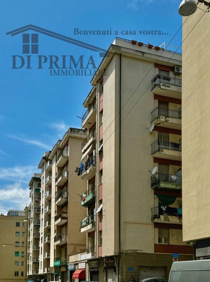 4 rooms Apartment in Genoa, Italy No. 21159