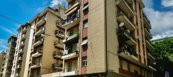 4 rooms Apartment in Genoa, Italy No. 21159 3