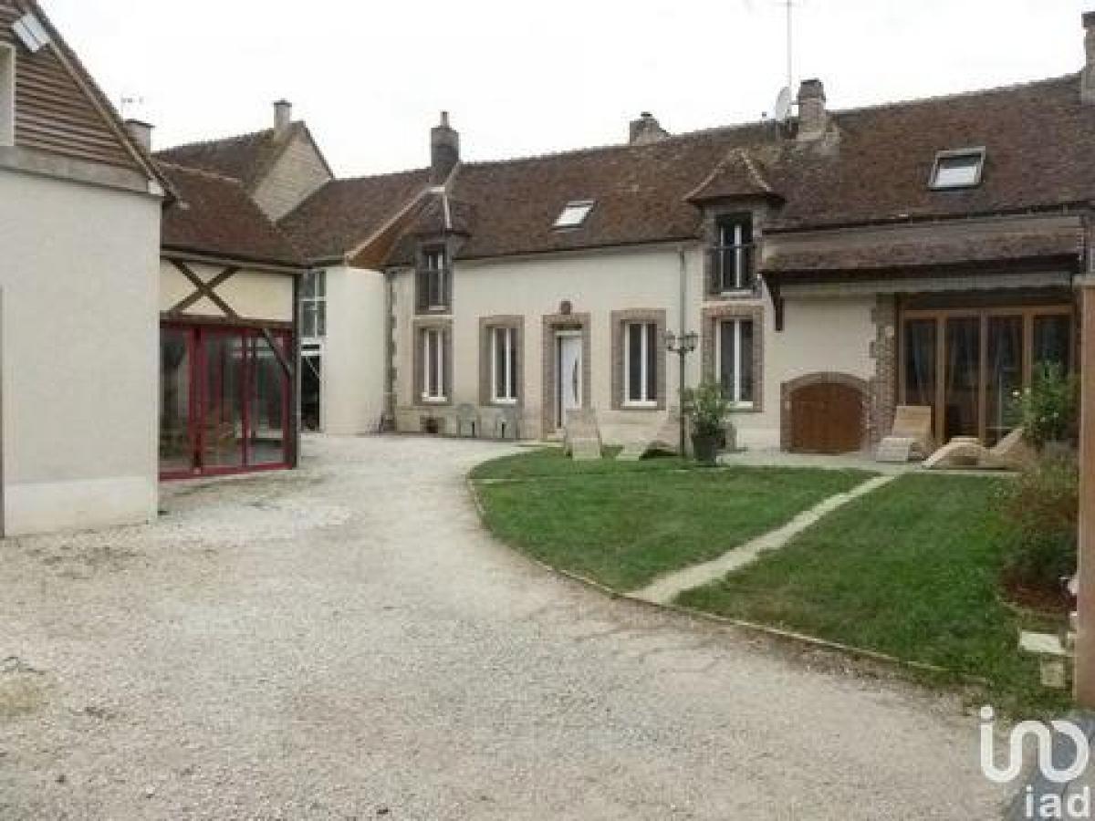 4 bedrooms House in Joigny, France No. 11230