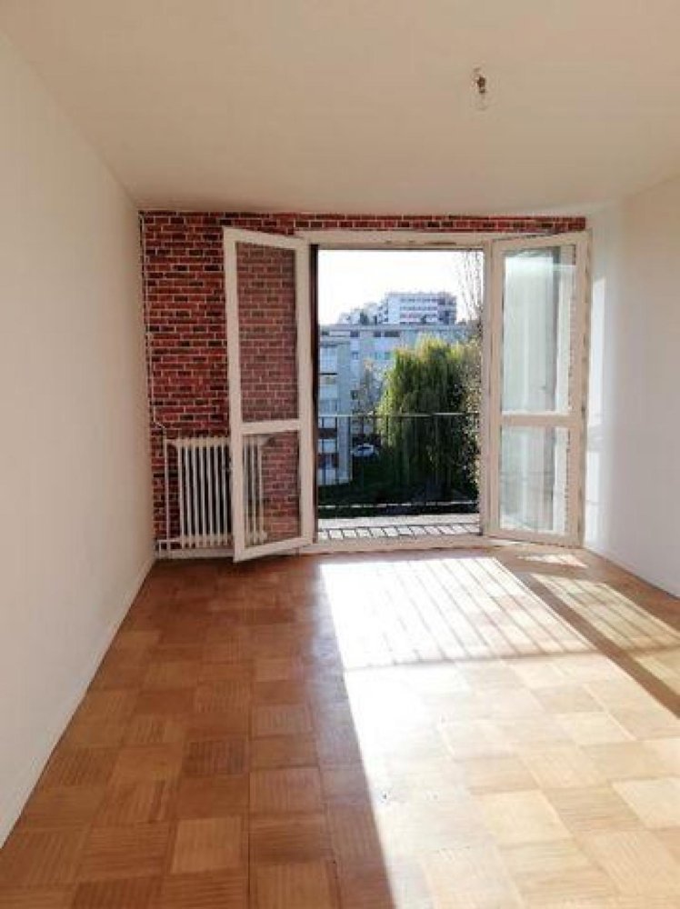 3 bedrooms Condo in Beauvais, France No. 14402