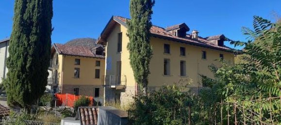 3-salle Appartement à Canzo, Italy No. 12795 4