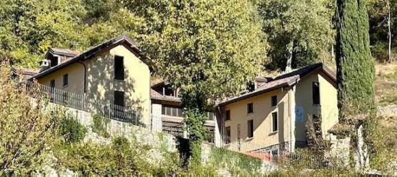 3-salle Appartement à Canzo, Italy No. 12795 15